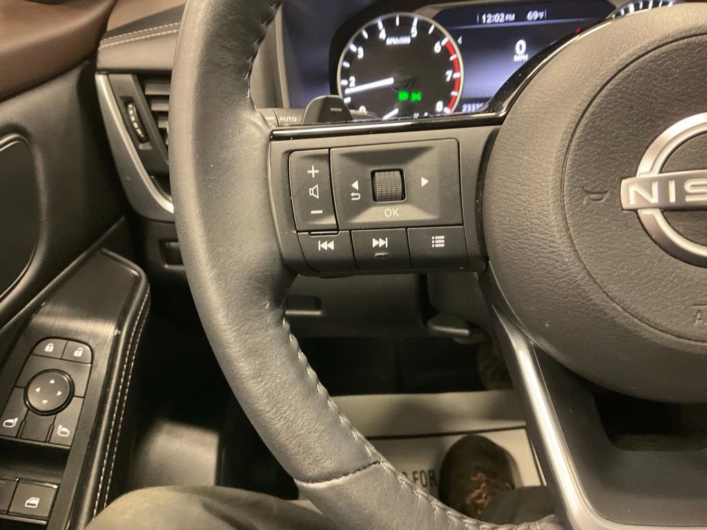 Used 2023 Nissan Rogue SV w/ SV Premium B Package image 18