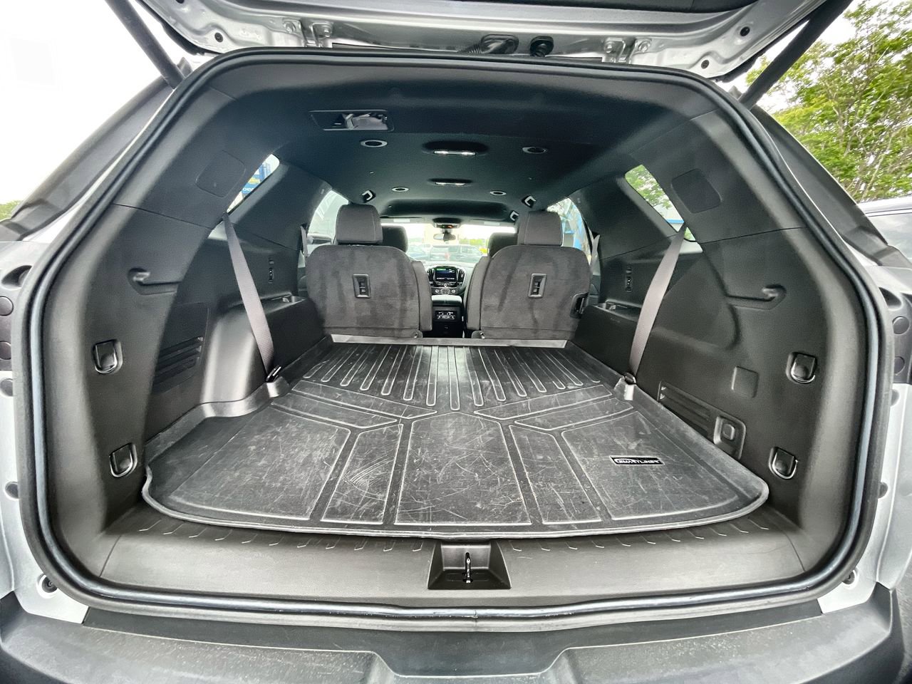 Used 2022 Chevrolet Traverse LT FWD image 25