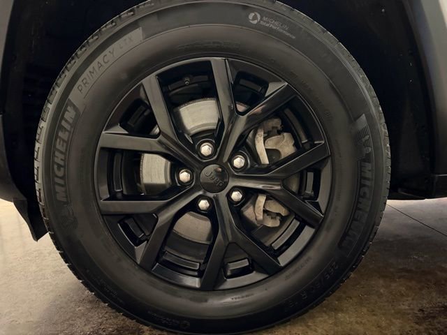 Used 2024 Jeep Grand Cherokee L Laredo image 10