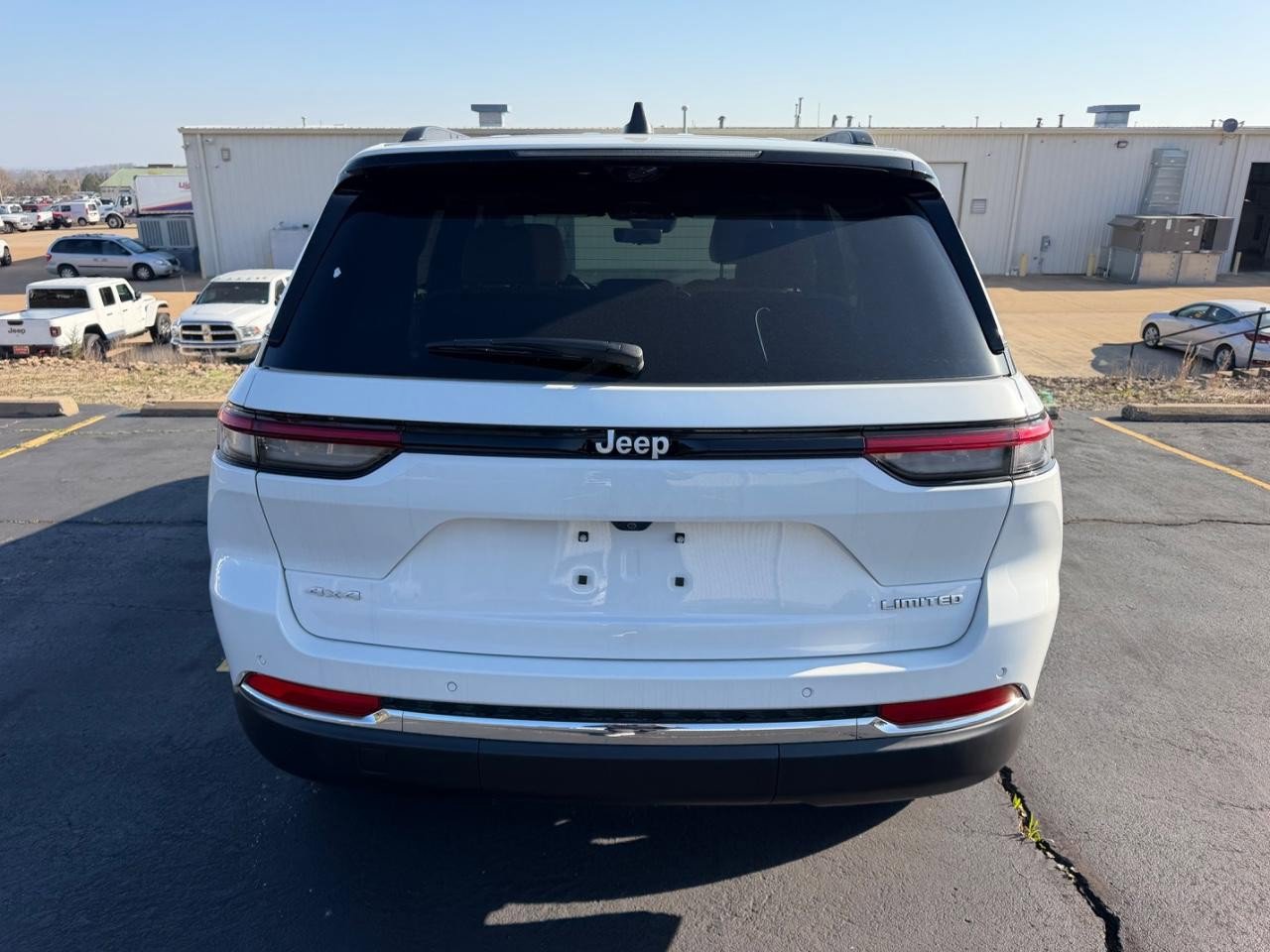 New 2025 Jeep Grand Cherokee Limited w/ Luxury Tech Group II image 4