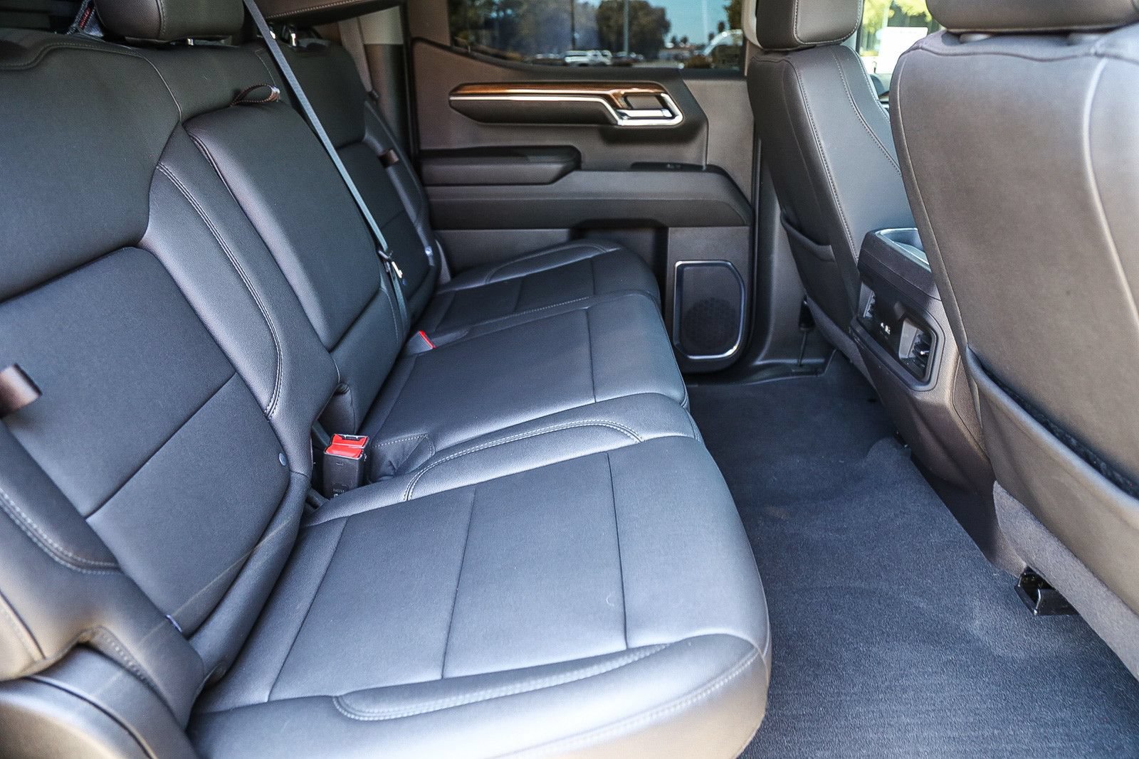 Used 2024 Chevrolet Silverado 1500 LT Trail Boss w/ LT Trail Boss Premium Package AWD/4WD image 16