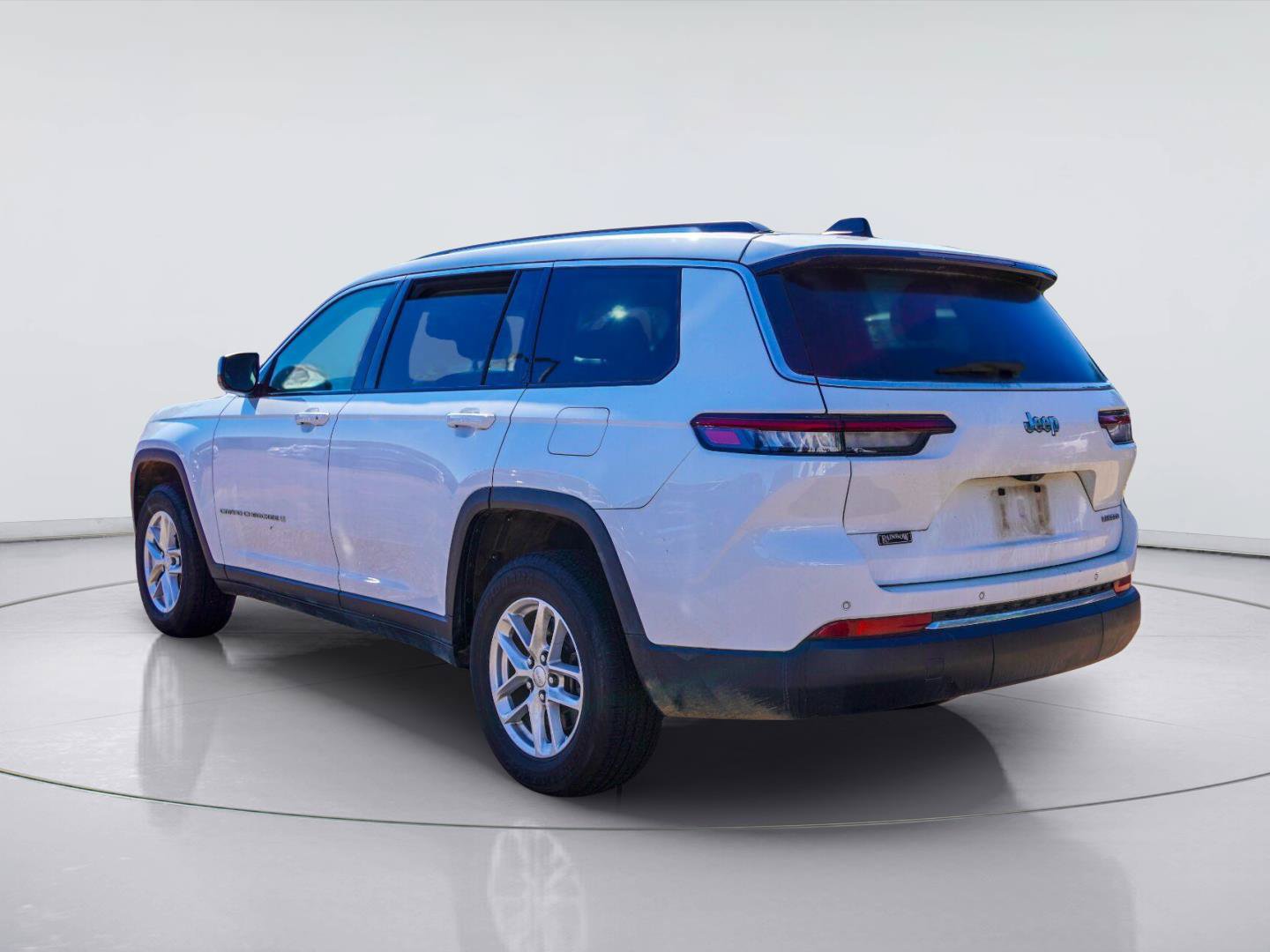 Used 2024 Jeep Grand Cherokee L Laredo RWD image 5