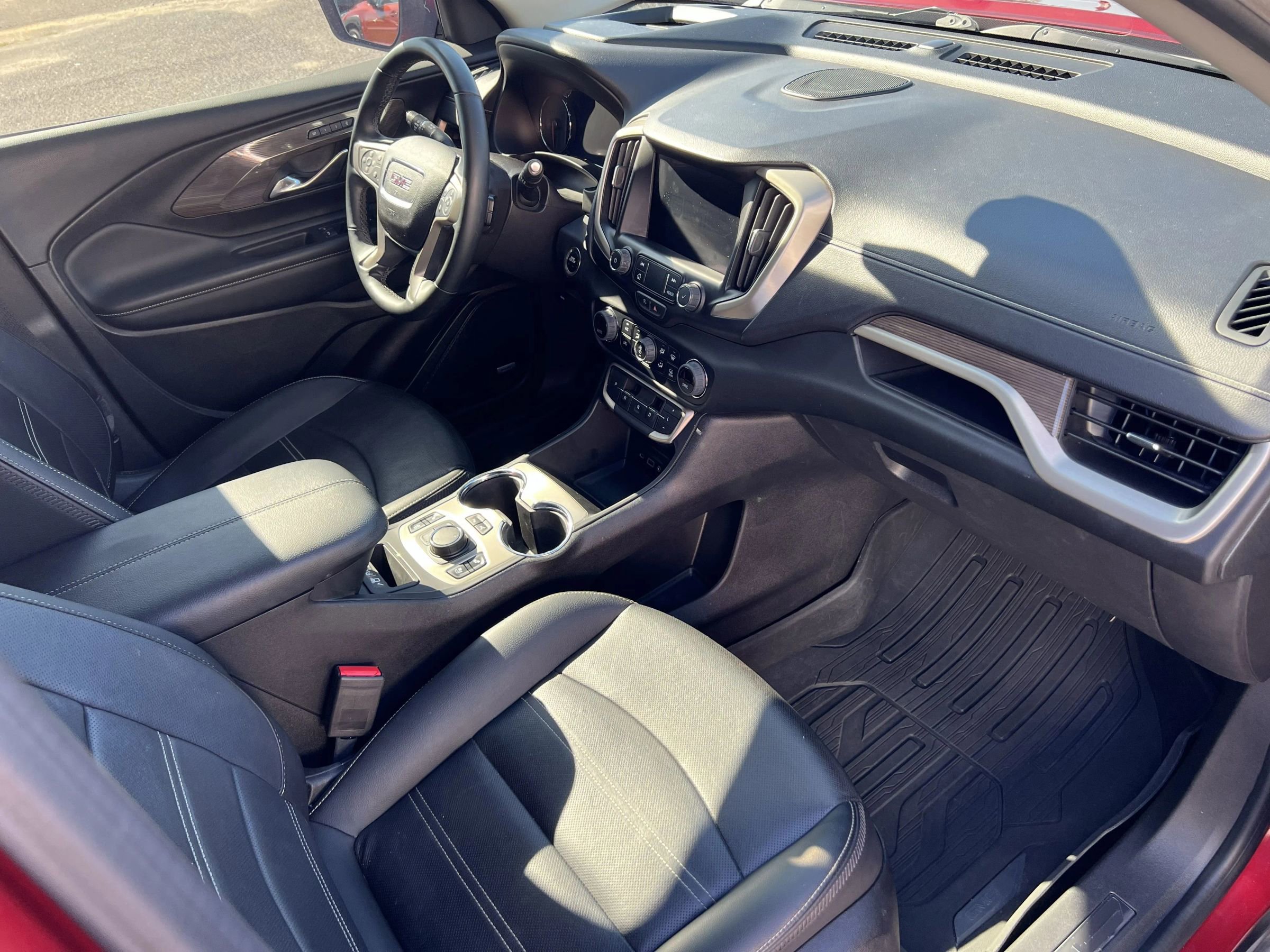 Used 2024 GMC Terrain Denali w/ Denali Premium Package image 11