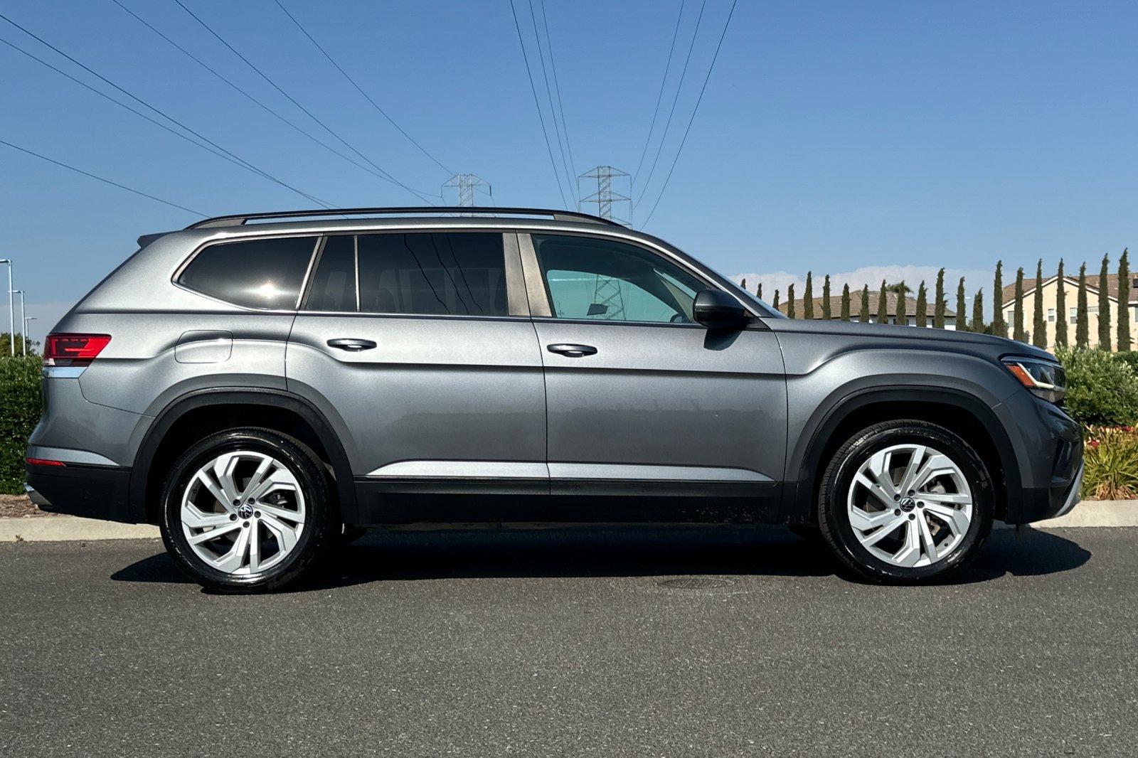 Used 2021 Volkswagen Atlas SE image 3