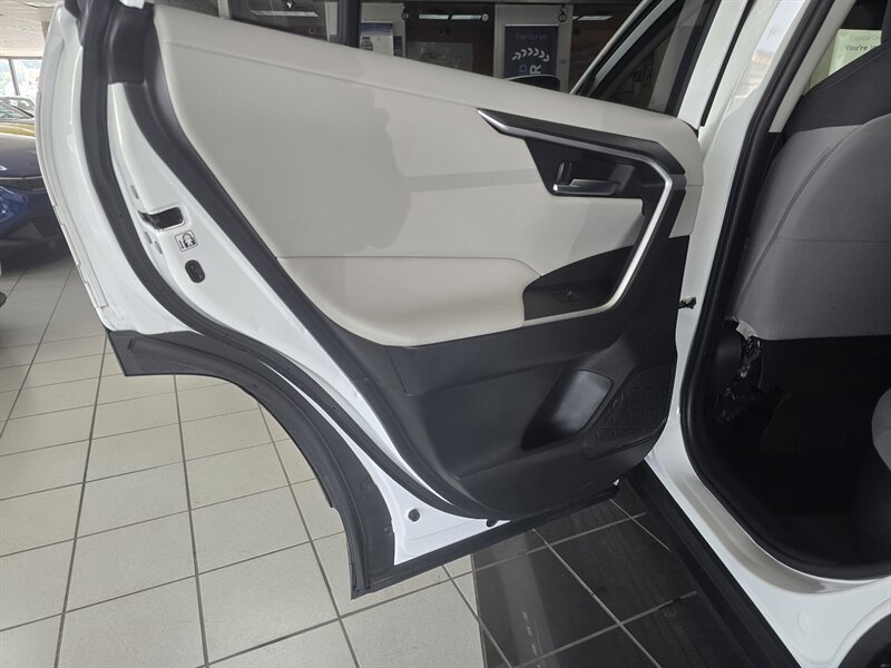Used 2020 Toyota RAV4 XLE w/ Convenience Package AWD/4WD image 10