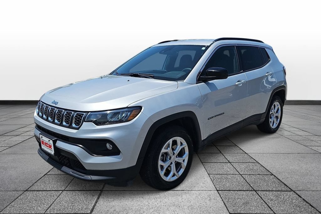 Used 2024 Jeep Compass Latitude AWD/4WD image 1