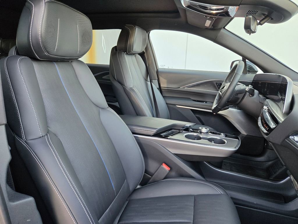 Certified 2025 Cadillac Lyriq Luxury w/ LPO, Floor Liner Package image 28