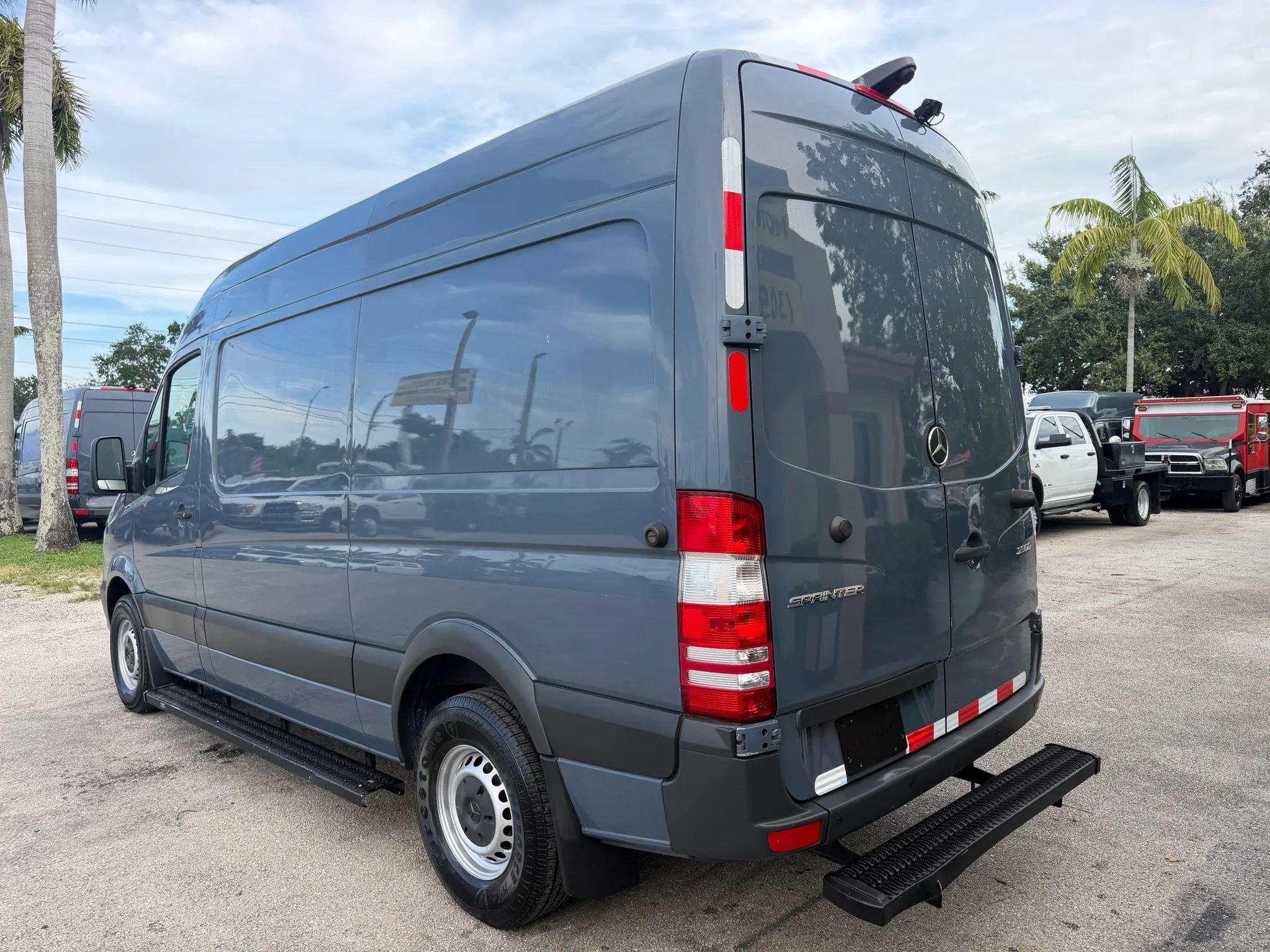 Used 2018 Mercedes-Benz Sprinter 2500 image 3