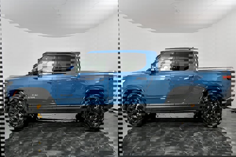 Used 2022 Rivian R1T Adventure image 7