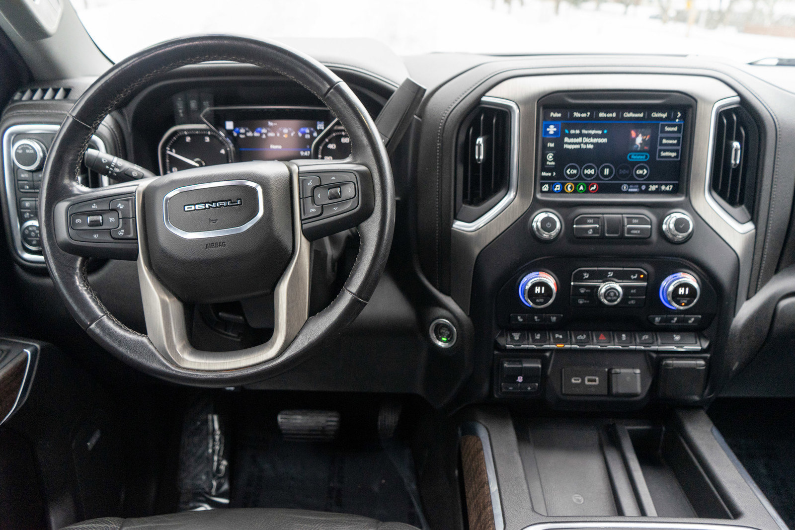 Used 2022 GMC Sierra 3500 Denali w/ Denali Ultimate Package image 12