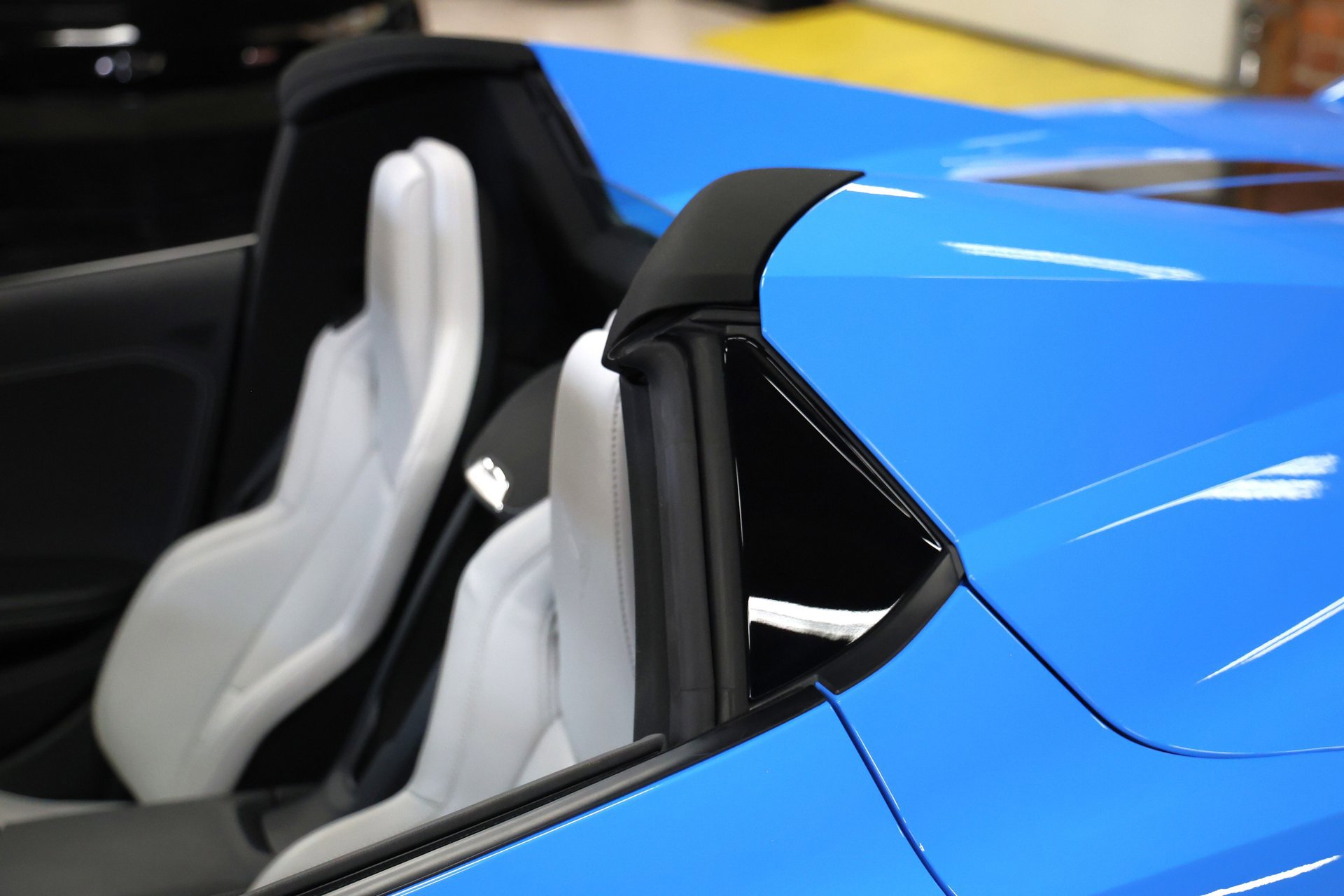 Used 2021 Chevrolet Corvette Stingray Convertible w/ Z51 Performance Package image 17