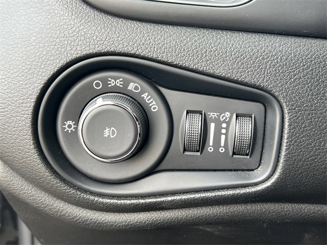 Certified 2022 Jeep Renegade Latitude w/ Convenience Group image 17