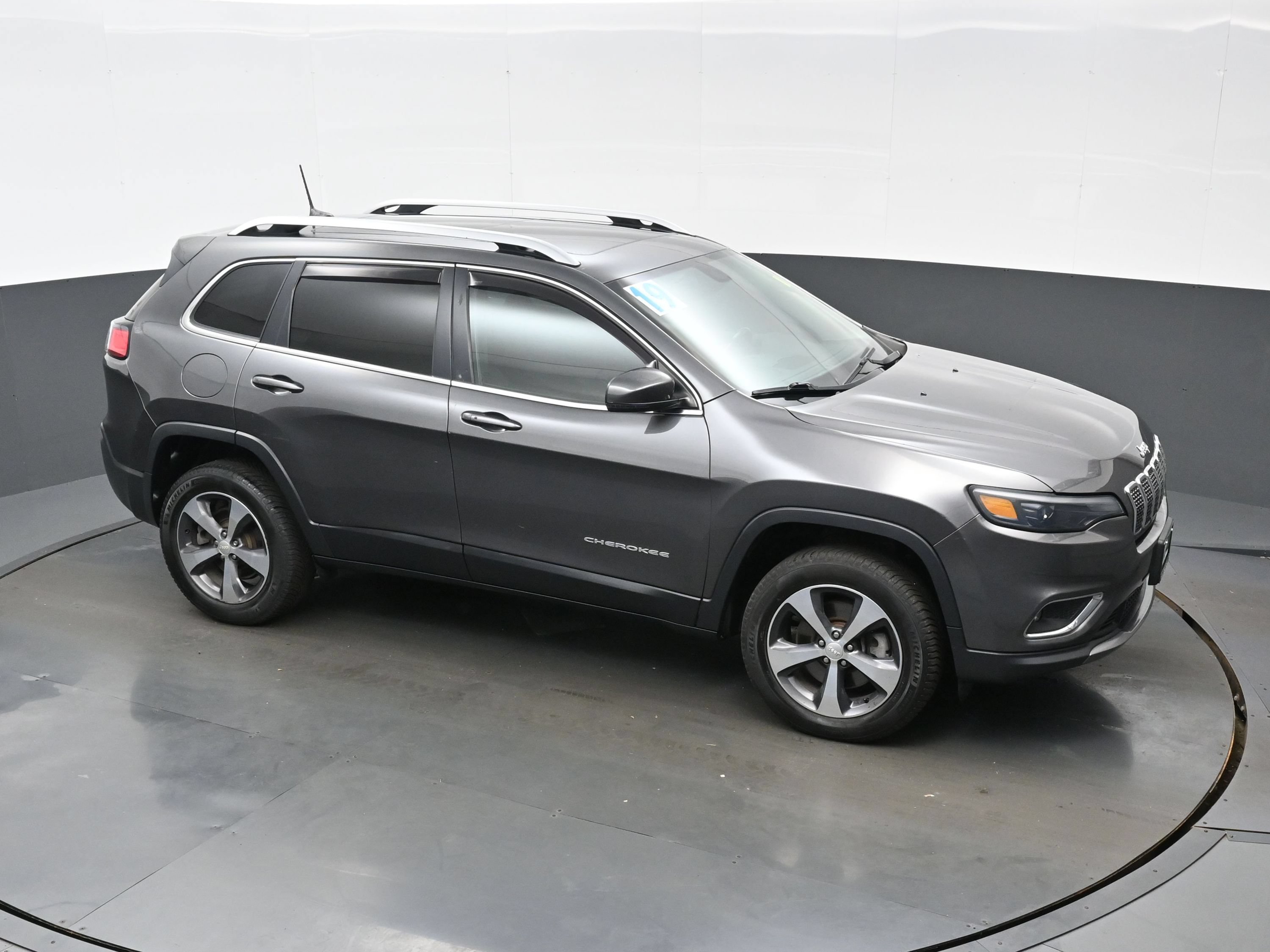 Used 2019 Jeep Cherokee Limited w/ Trailer Tow Group AWD/4WD image 44