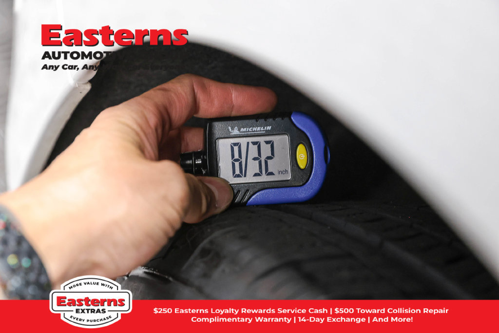 Used 2023 Chrysler Pacifica Touring-L FWD image 28