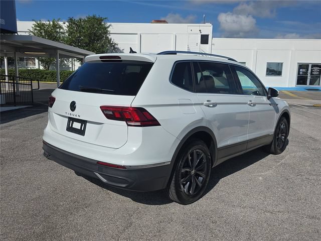 Used 2024 Volkswagen Tiguan SE FWD image 3