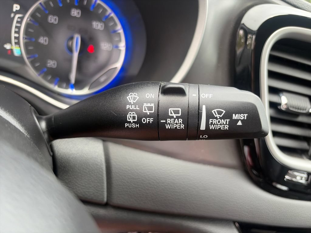 Used 2026 Chrysler Pacifica Select FWD image 35