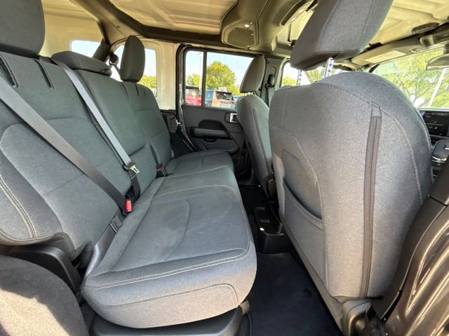 Used 2025 Jeep Wrangler Unlimited Sahara AWD/4WD image 13