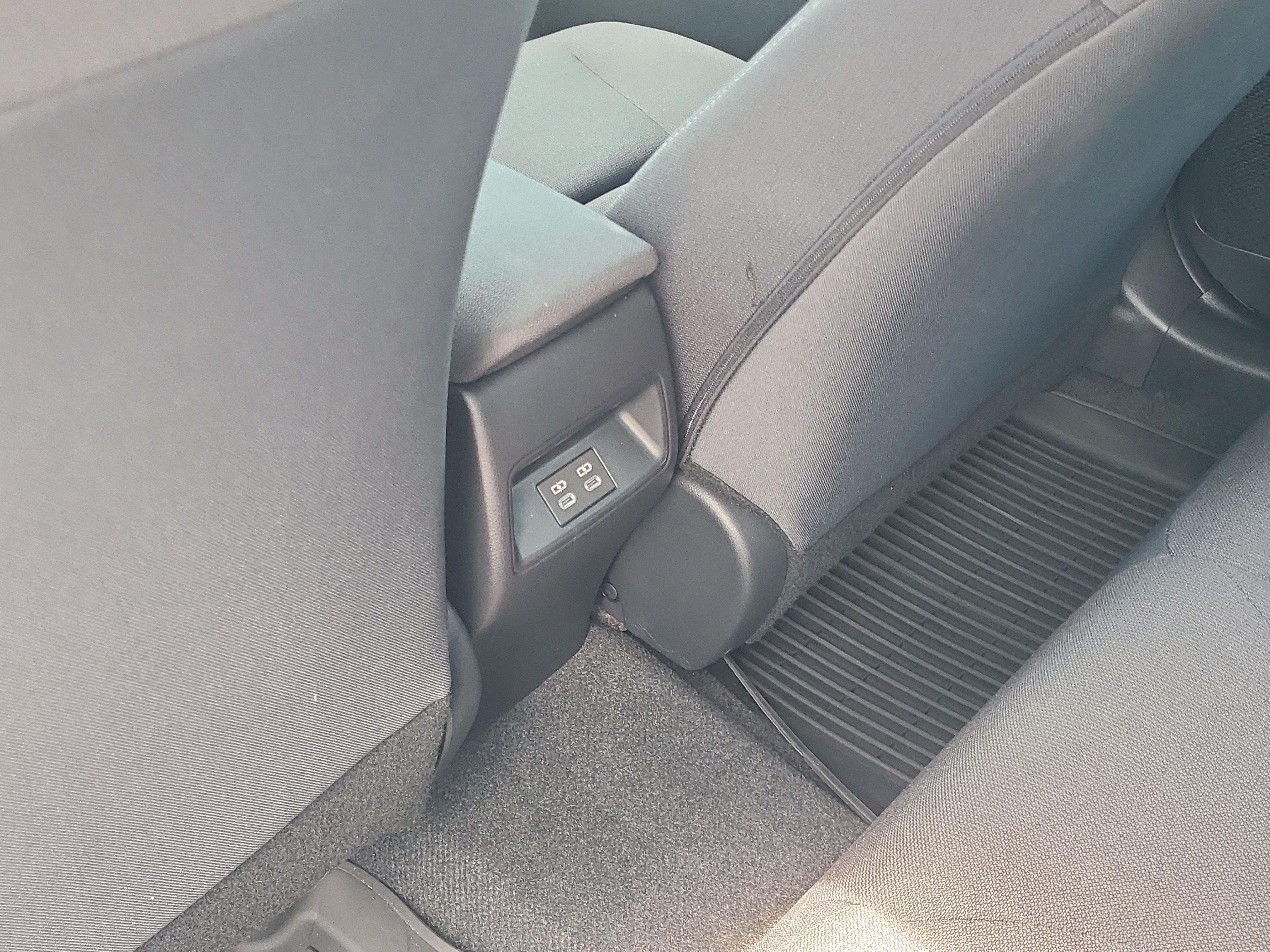 Used 2025 Toyota Corolla LE FWD image 11