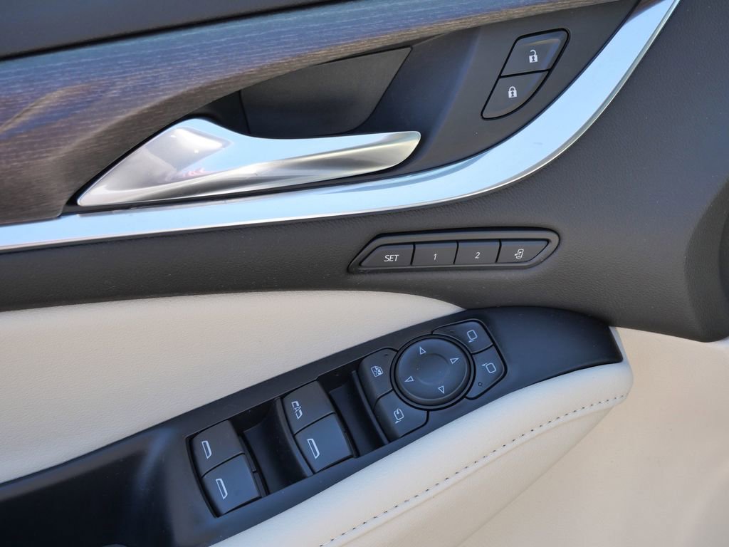 Used 2022 Buick Enclave Avenir w/ Avenir Technology Package image 35