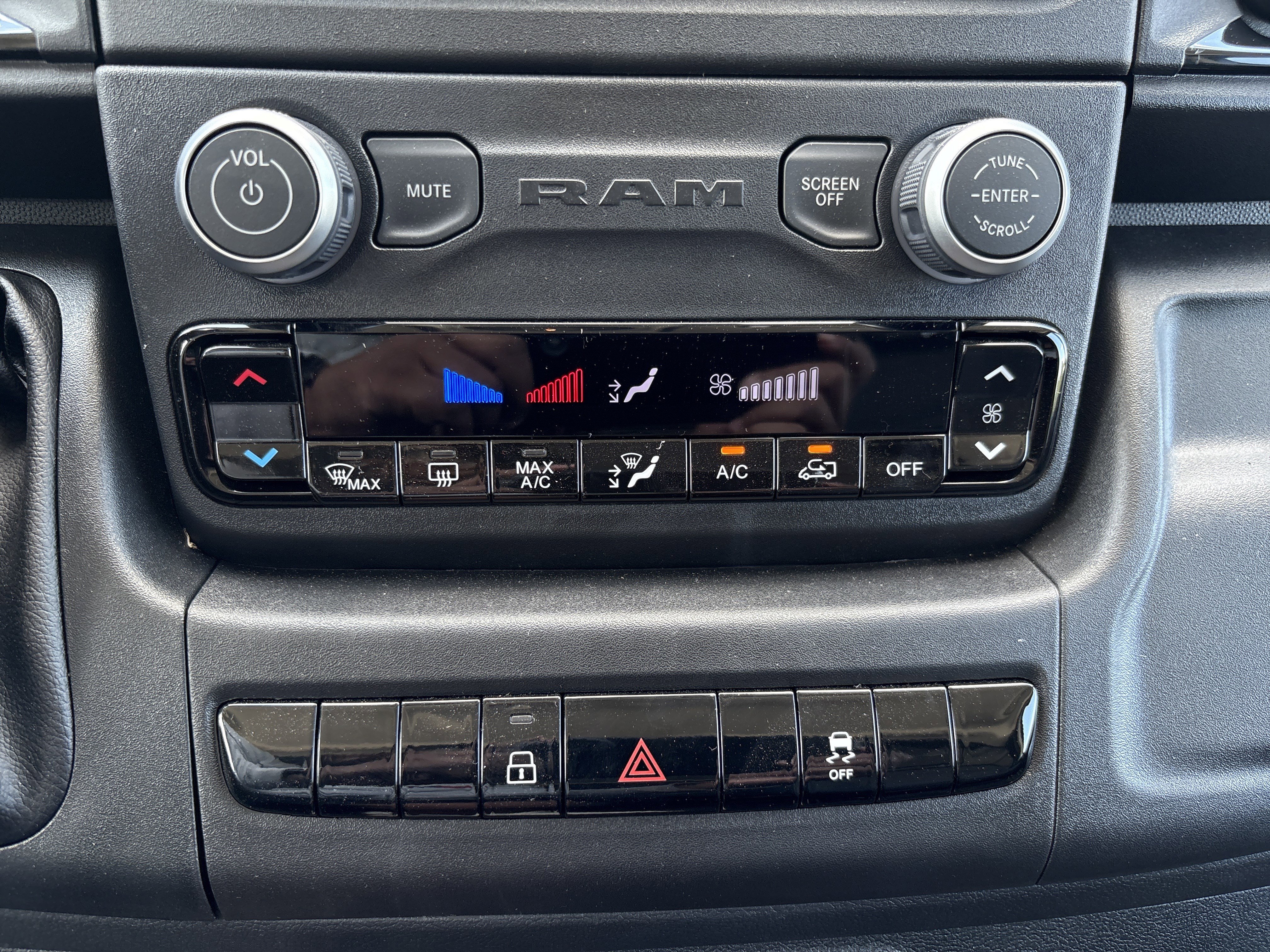 New 2025 RAM ProMaster 2500 w/ Convenience Group FWD image 19