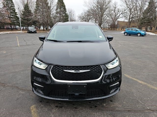 Used 2024 Chrysler Pacifica Touring-L image 9