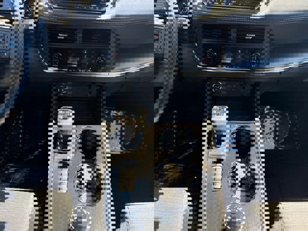 Used 2023 Nissan Rogue SV image 15