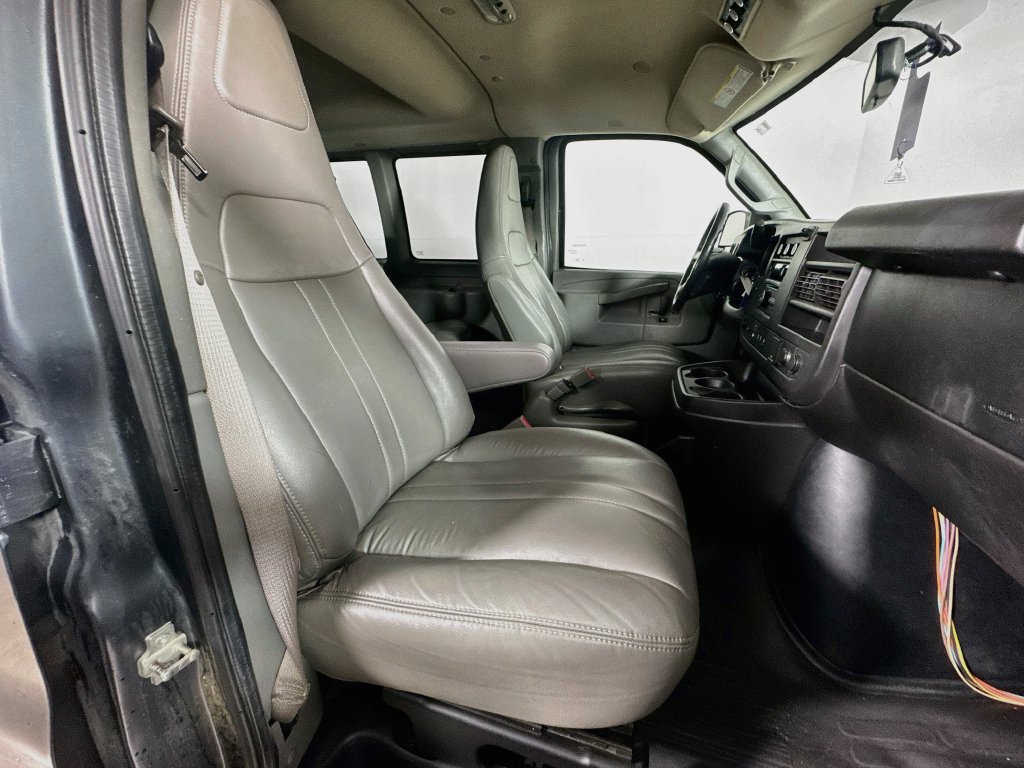 Used 2017 Chevrolet Express 3500 LS RWD image 31