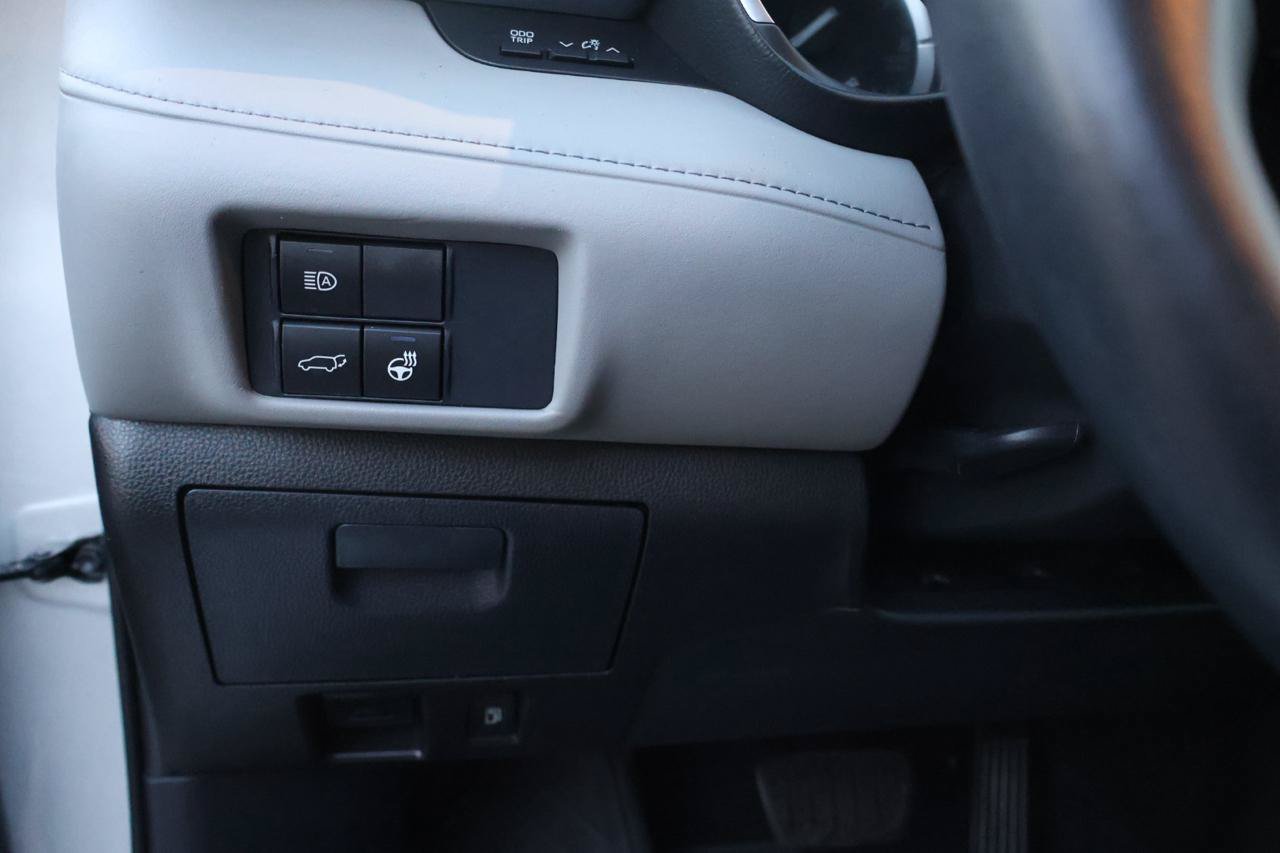 Used 2020 Toyota Highlander Limited FWD image 11