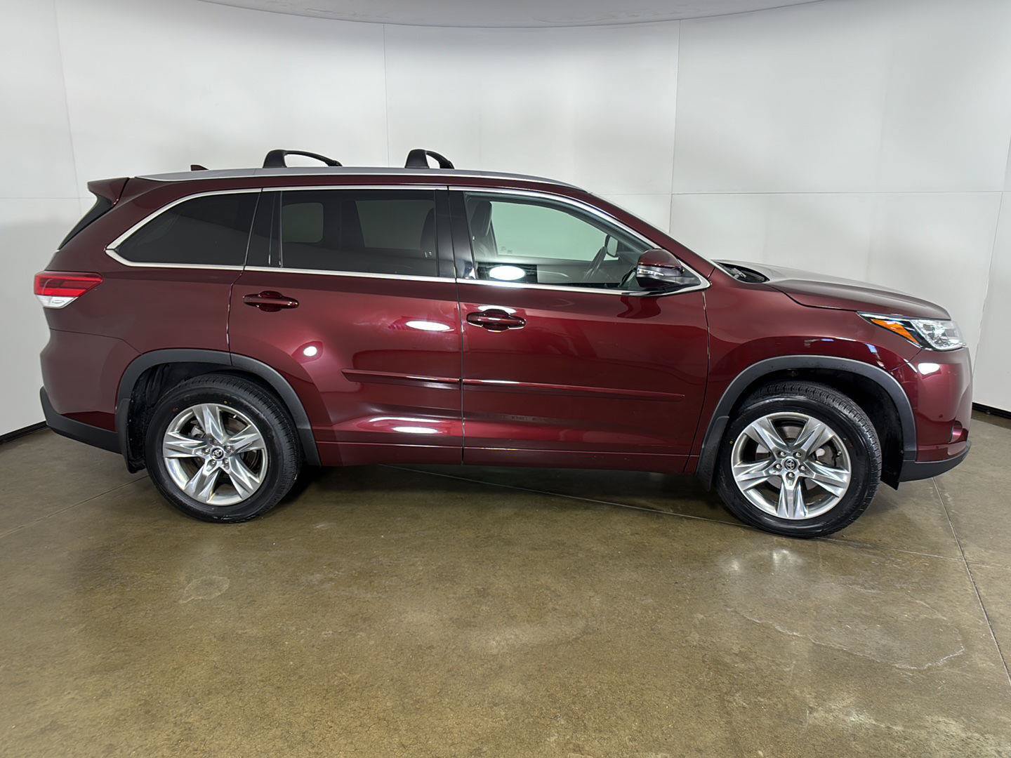 Used 2017 Toyota Highlander Limited w/ Carpet Mat Package AWD/4WD image 8