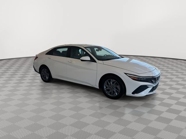 Used 2024 Hyundai Elantra SEL FWD image 13