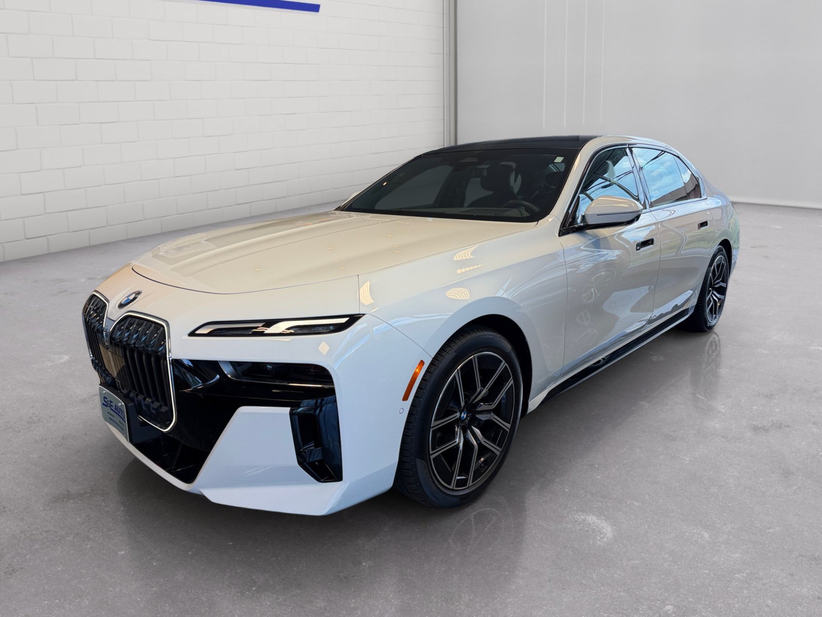 Used 2025 BMW 740i xDrive AWD/4WD image 1