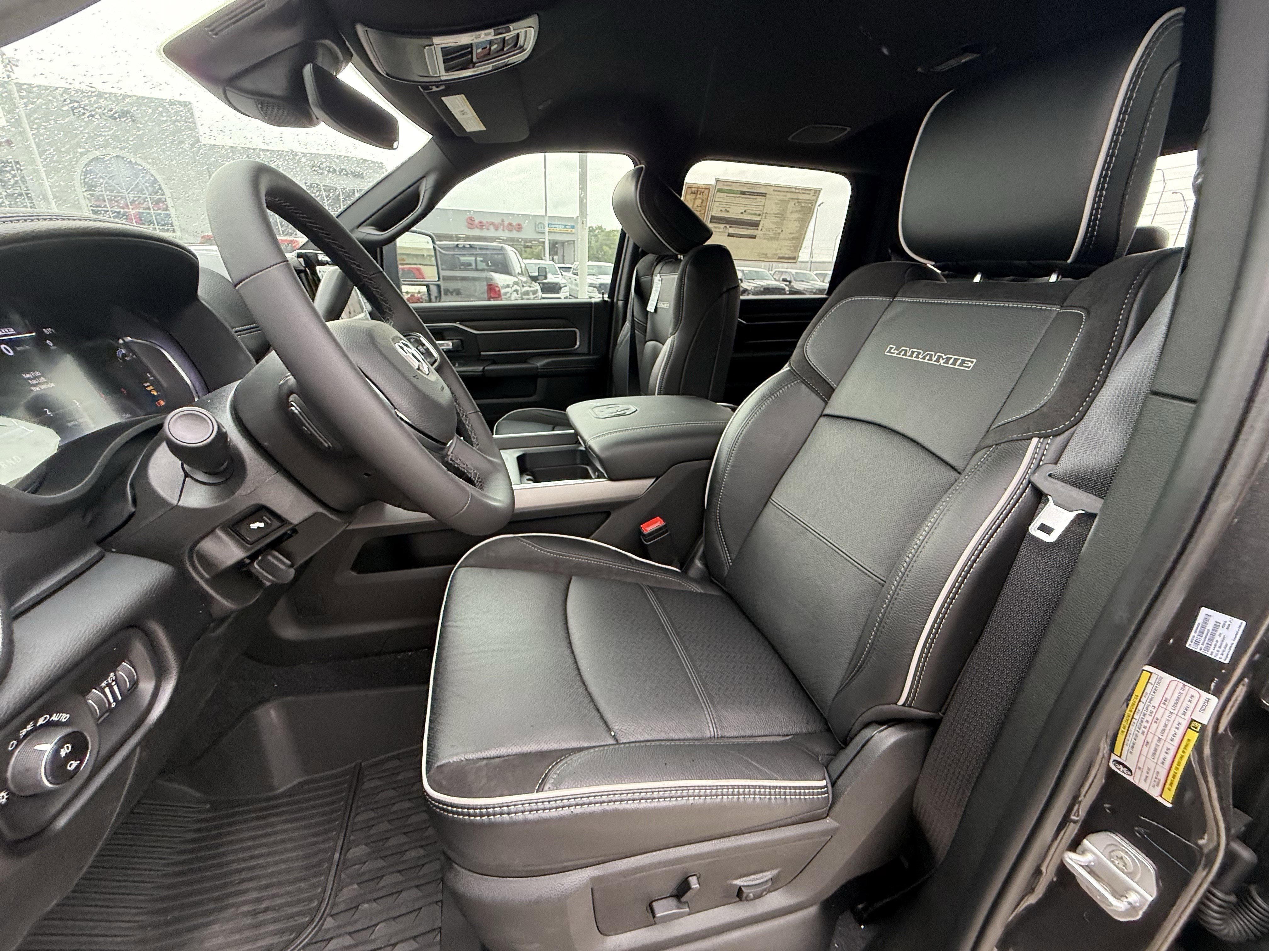 New 2026 RAM 3500 Laramie AWD/4WD image 17