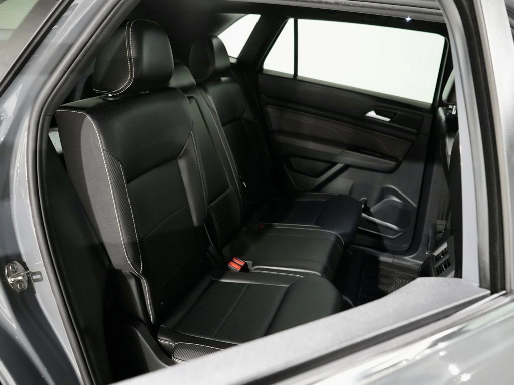 Used 2022 Volkswagen Atlas Cross Sport SE w/ Panoramic Sunroof Package image 29