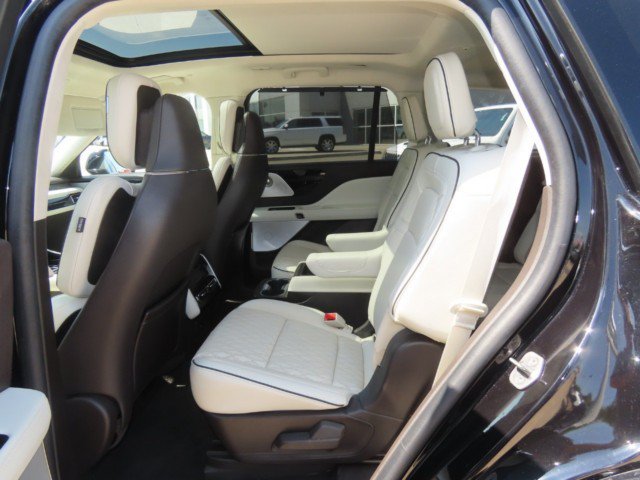 Certified 2023 Lincoln Aviator Black Label w/ Class IV Trailer Tow Package AWD/4WD image 19