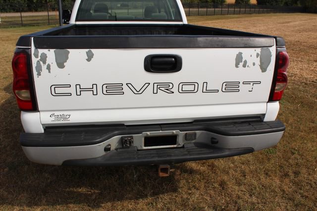 Used 2006 Chevrolet Silverado 2500 W/T w/ Heavy-Duty Power Package image 4