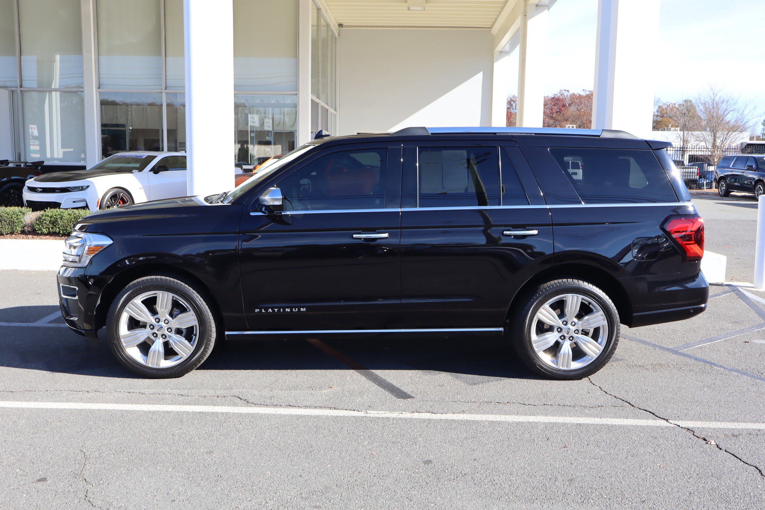 Used 2024 Ford Expedition Platinum image 7