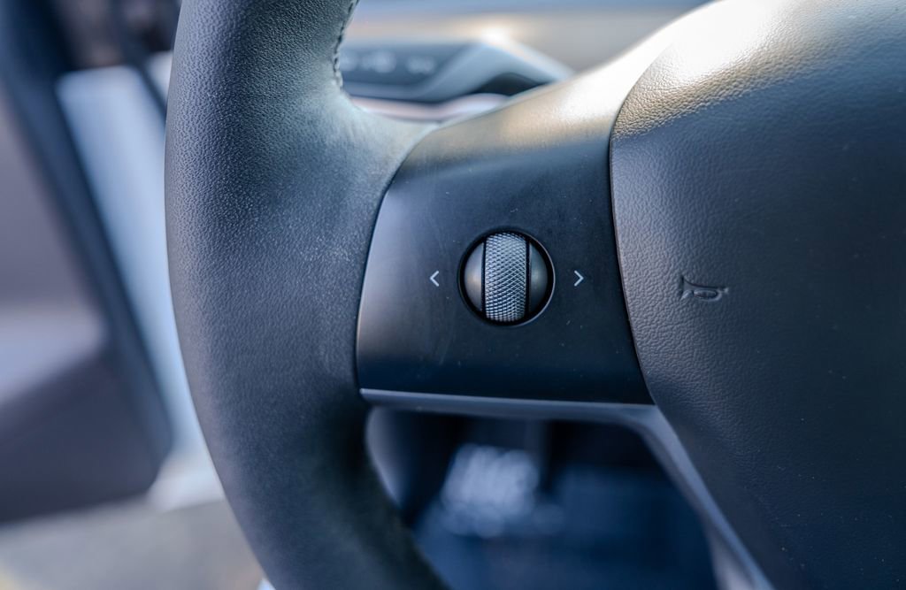 Used 2023 Tesla Model Y Long Range image 6