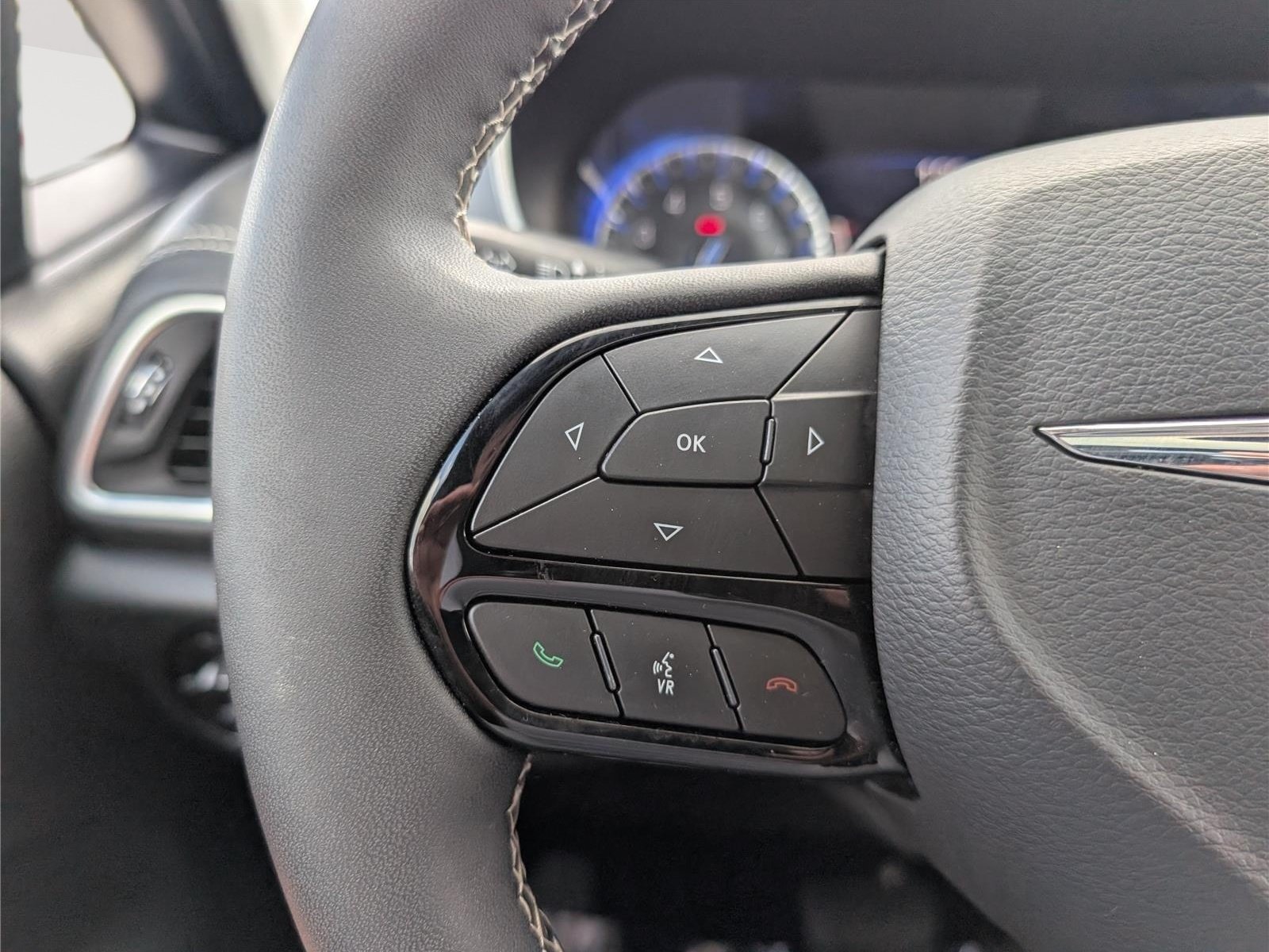 Used 2025 Chrysler Pacifica Limited FWD image 25