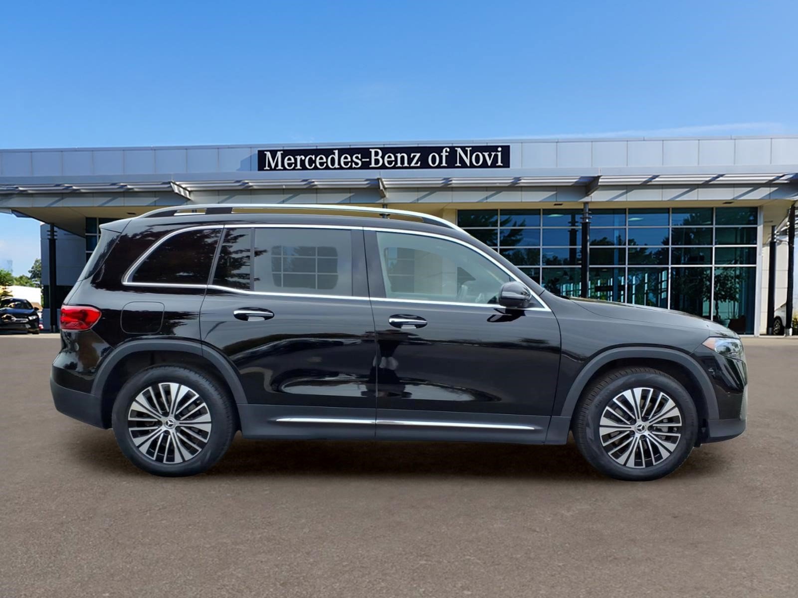 Certified 2025 Mercedes-Benz EQB 300 4MATIC image 6