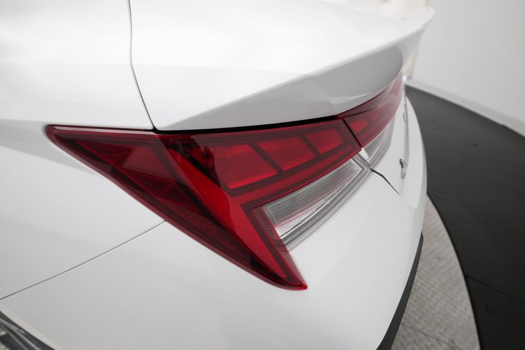 Used 2024 Hyundai Elantra Limited FWD image 32