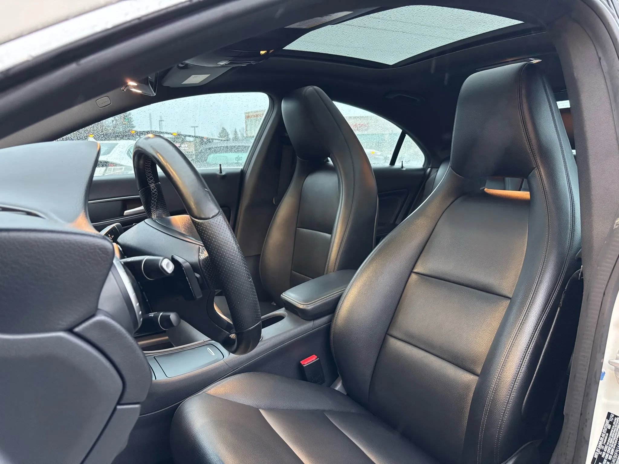 Used 2015 Mercedes-Benz CLA 250 image 21