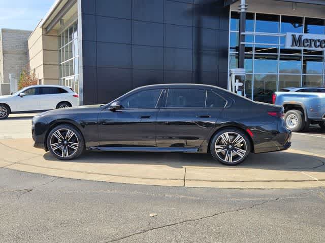 Used 2025 BMW 760i xDrive w/ Premium Package image 5