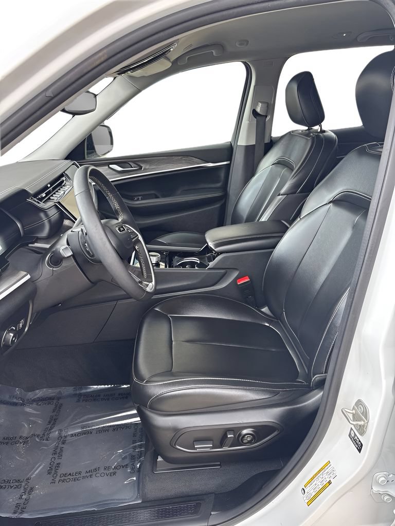 Used 2023 Jeep Grand Cherokee Limited AWD/4WD image 12