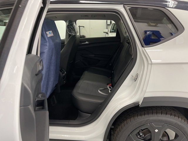 New 2026 Volkswagen Taos SE image 10