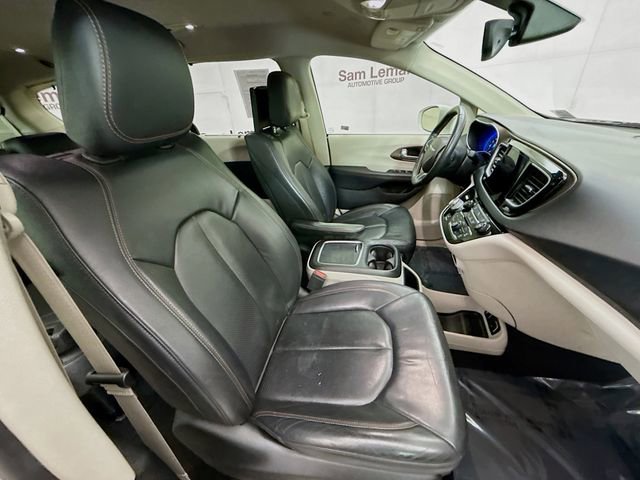 Used 2018 Chrysler Pacifica Touring-L Plus w/ Tire & Wheel Group image 30