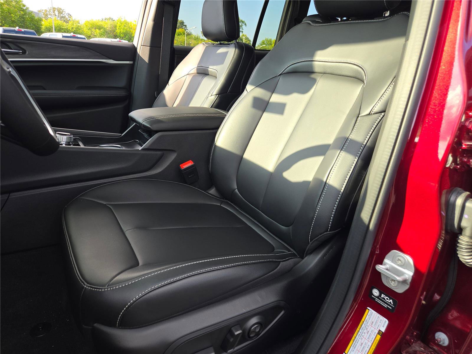 New 2025 Jeep Grand Cherokee Limited w/ Black Appearance Package image 29