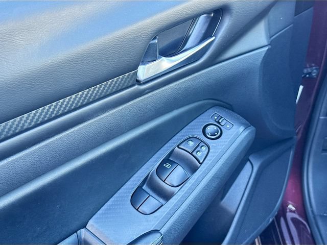 Used 2024 Nissan Altima 2.5 SV FWD image 17