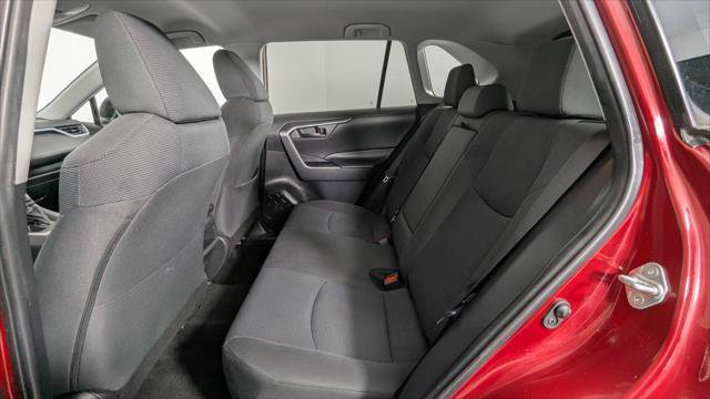 Used 2020 Toyota RAV4 LE FWD image 17