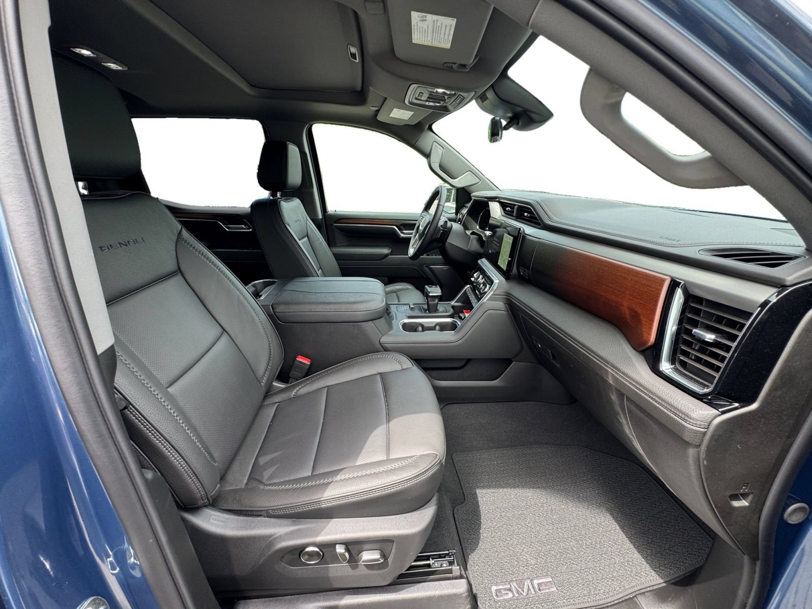 Used 2026 GMC Sierra 1500 Denali w/ Denali Reserve Package AWD/4WD image 7