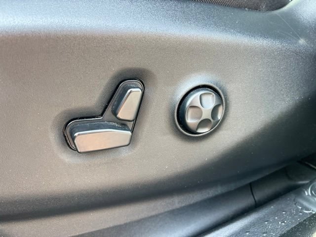Used 2025 Chrysler Pacifica Limited FWD image 29